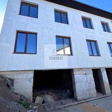 Продам таунхаус+гараж у центрі мікрор-ну Жовтневого