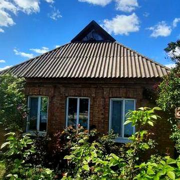 Будинок з ділянкою