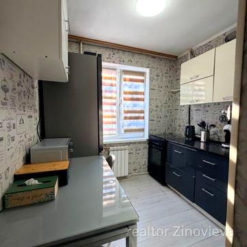 Без комісії 2 кімн біля метро Деміївська. Сертифікат!