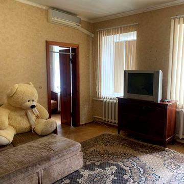Продам 2-х комнатную на Средней с гаражом, 35000у.е.