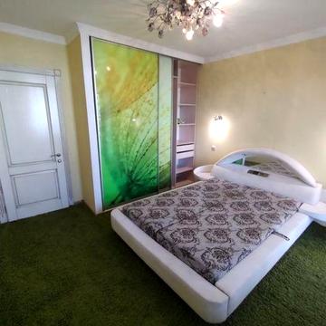 Оренда 3-кімнатної квартири. З ремонтом. Район універмагу України.