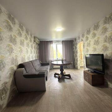 Продається 3-кімнатна квартира( левый берег )  після капітального ремонту.