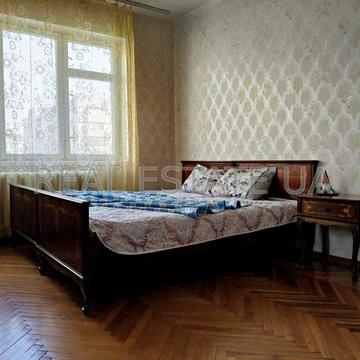 Оренда однокімнатної квартири десять хвилин пішки Метро Лівабережна. Вулиця Микільсько-Слобідська буд. №4-Б. Поруч Novus Виставковий центр та пляж.