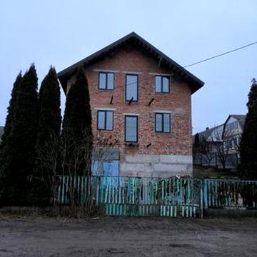 Просторий будинок