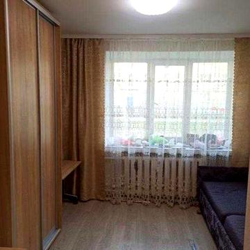Продам гостинку -17 м.кв. в трех минутах от метро на Новых домах.