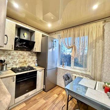 2 кімнатна зуп Світанок 44 квартал Універмаг