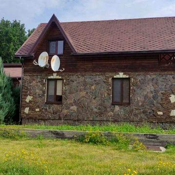 Продам дом в Орловщине (3 дома на участке 40 соток )бассейн, беседка, камин