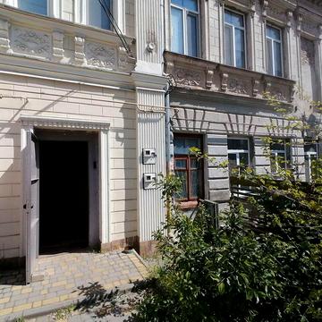 Продається 2х кімнатна квартира в самому центрі міста.