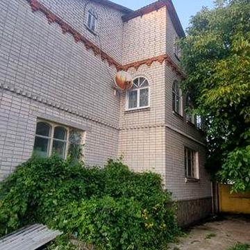 Часний будинок двух поверховий