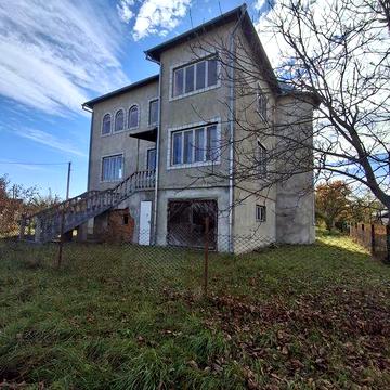 Добротний особняк в м. Богородчани, 385м.кв масив "За ЦРЛ".