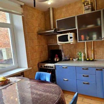 Продам 2к квартиру возле метро с капитальный ремонтом
