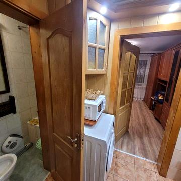 Власник.
Без комісії.
Однокімнатна квартира в довгострокову оренду.
Другий поверх цегляного будинку
На вул. Сорохтея, біля Велмарту (навпроти Нової по