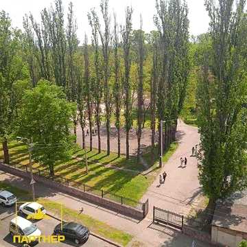 Продаж 3-х кімнатної квартири Кременчук   поряд  із міським садом.