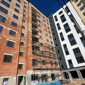 Продається 2 кім в центрі, можливе розтермінування.