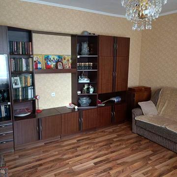 Продаж окремого цегляного будинку в передмісті