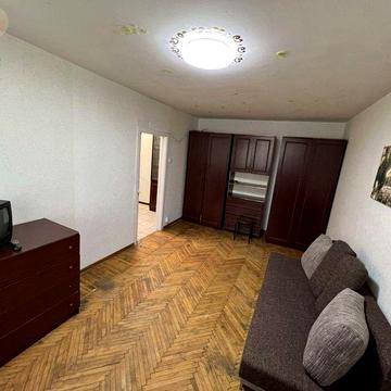 Продам 1 комн Генерала Петрова! С балконом. Черемушки! Кос. ремонт!
