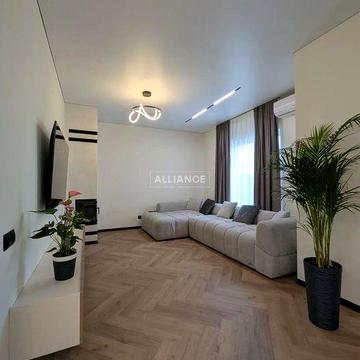 Дуплекс з ремонтом біля Калинової Слободи, з величезною терасою