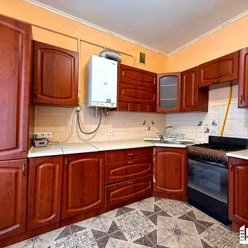 Продаж 2 кімнатної квартири неподалік центру , 2 поверхового