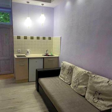 Сдам небольшую гостинку возле метро Спортивная Метростроителей