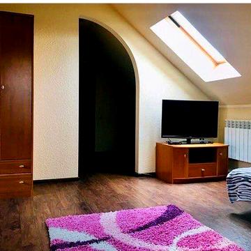 Сдам в аренду СТУДИЮ 45 м2 в отдельной части дома