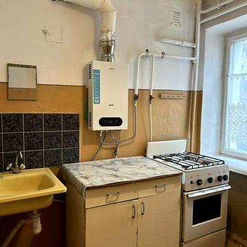 2-х кімнатна квартира, на  розі вулиць Героїв Майдану та Щербанюка.