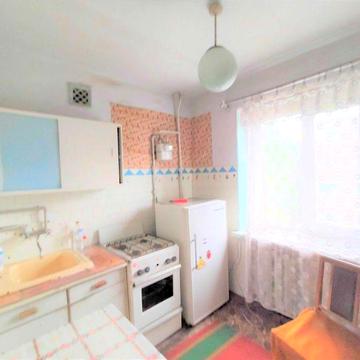 2-кім. кв. з меблями і холодильником за 6000грн