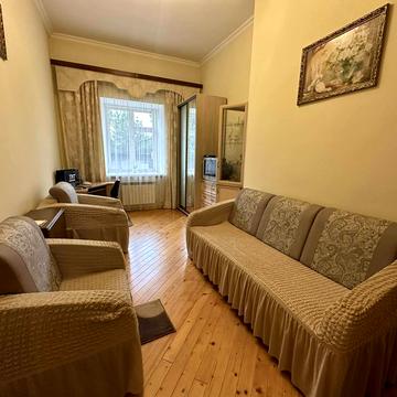 Донецька вул., 7