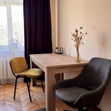 2 кімнатна квартира з ремонтом та меблями, до центру 15 хв