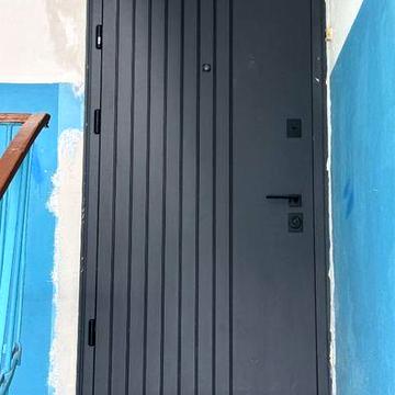 Продаеться 2 кiмнатна квартира ,в центрi м.Глухiв вул.Терещенкiв 55