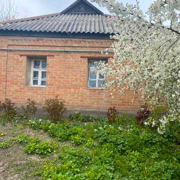 Продам будинок в м. Карлівка в районі "Ощадбанку"