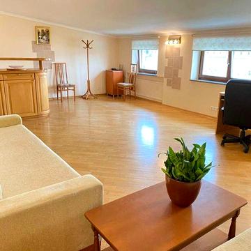 Ботаніка, 2к, м. Університет 9хв. пішки, Скоропадського 25 (Толстого)