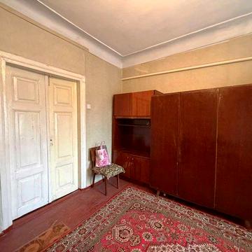 Квартира на землі, вул. Даля, центр міста! Потребує ремонту.