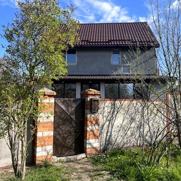 Продаж сучасного двоповерхового будинку