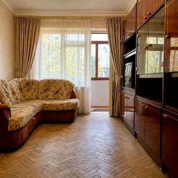 Дніпровський р.н .Прт.Воскресенський 6(Б.Перова)  Торг !