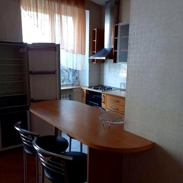 Продаж 2 х кімнатної , Кловська 10 .