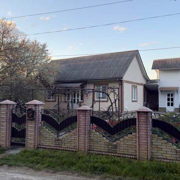 Приватний будинок в Кельменцях