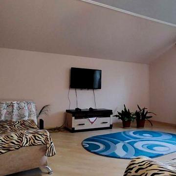 Здається двокімнатна квартира з ремонтом.Другий поверх цегляний будинок. З меблями та побутовою технікою