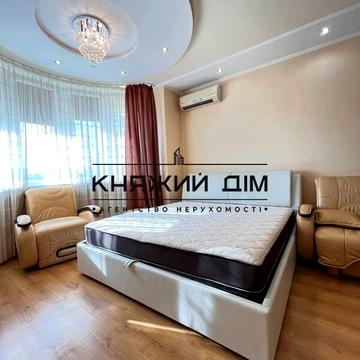 Срібнокільська вул., 1