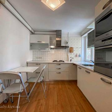 Саксаганського вул. 45, оренда 2-кімн. Без коміссійних!