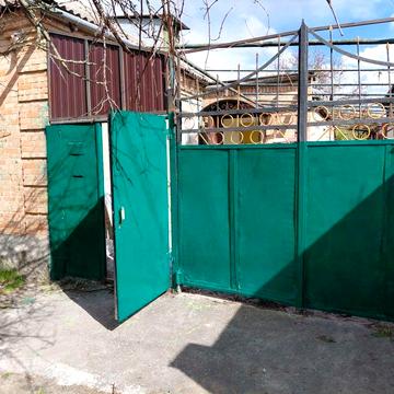 На долгое время пол дома  все вопрсы по телефону . Рядом 4 поликлиника