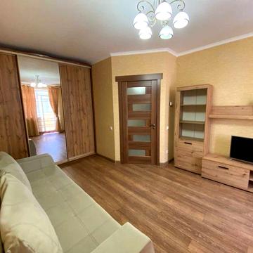 Оренда 1-кімнатної квартири в ЖК «Резиденція», центр Вінниці. Квартира обладнана сучасними меблями та технікою. Вся необхідна інфраструктура поруч.