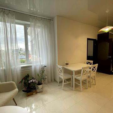 Бузька вул. (Єнісейська), 8