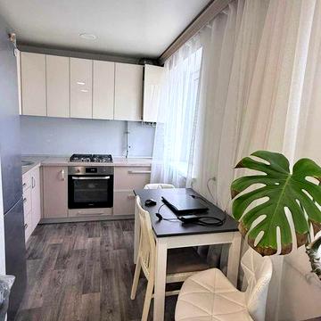 Продам 2х комнатную квартиру в кирпичном доме с капитальным ремонтом на Холодной Горе