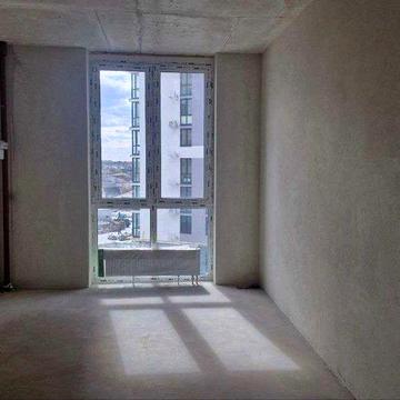 Однушка (45 м2) у ЖК з власною інфраструктурою. 7 хв. до метро. Поруч парк з озером