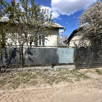 Продається будинок з господарством у м. Тлумач