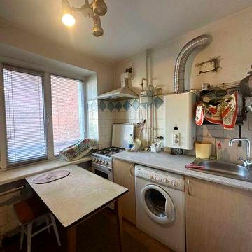 Поділ. Оренда двокімнатної квартири в цегляному будинку