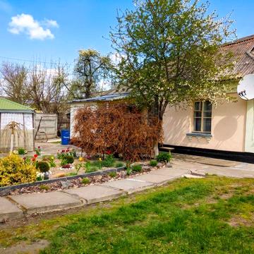 Продаж будинку біля річки!