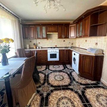Простора 3-кімнатна квартира з шикарним ремонтом