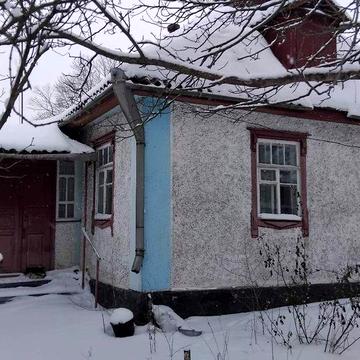 Прощається будинок.