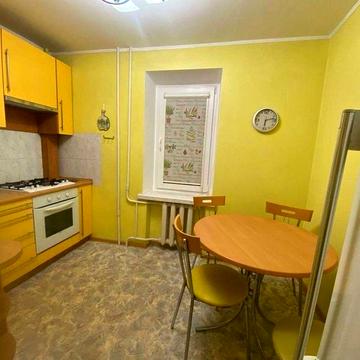 Оренда двокімнатної квартири в центрі міста.